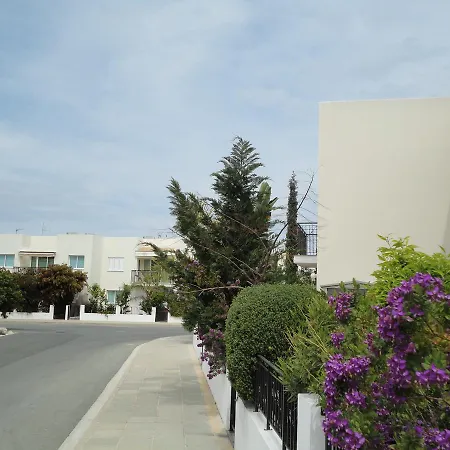 Yiasemi Court Apartments Apartament