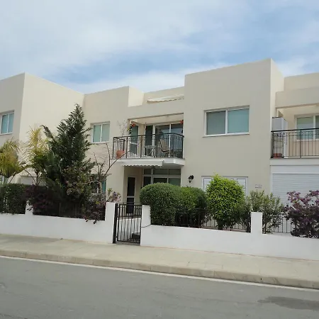 Yiasemi Court Apartments Apartament