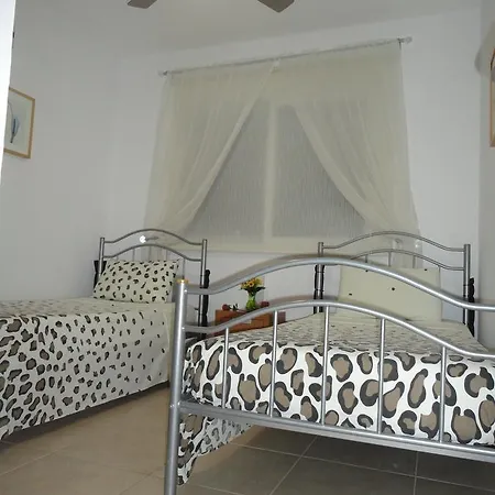 Yiasemi Court Apartments *